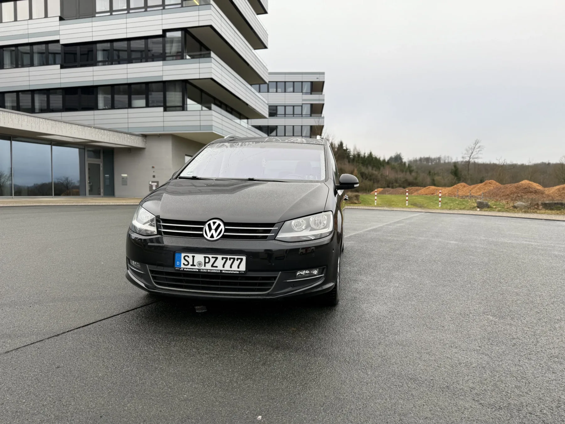 Fahrzeug von Taxi Tokmak für direkte Kurierfahrten